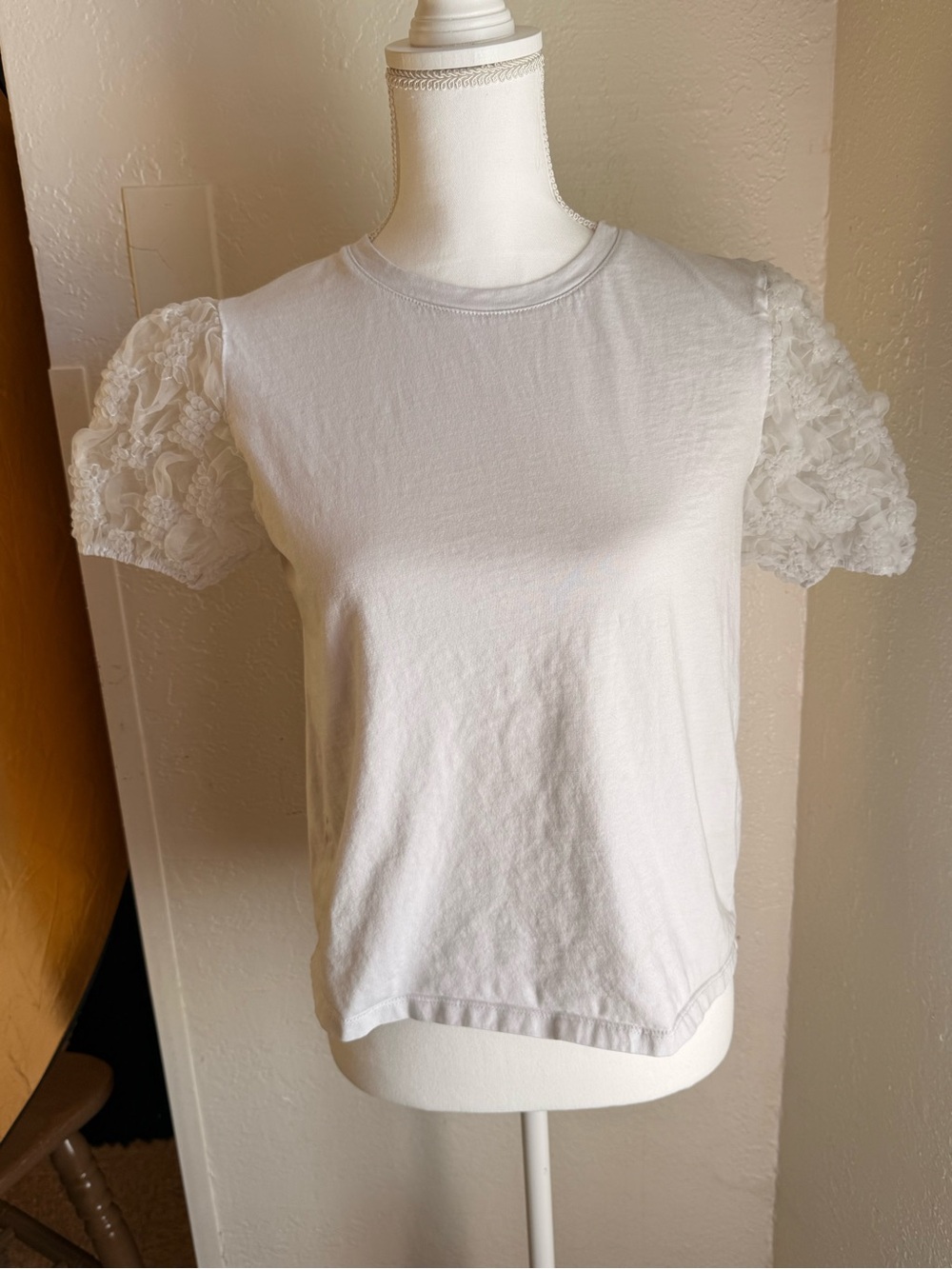 Zara White Short Sleeve Tee with Lace Puff Sleeves
